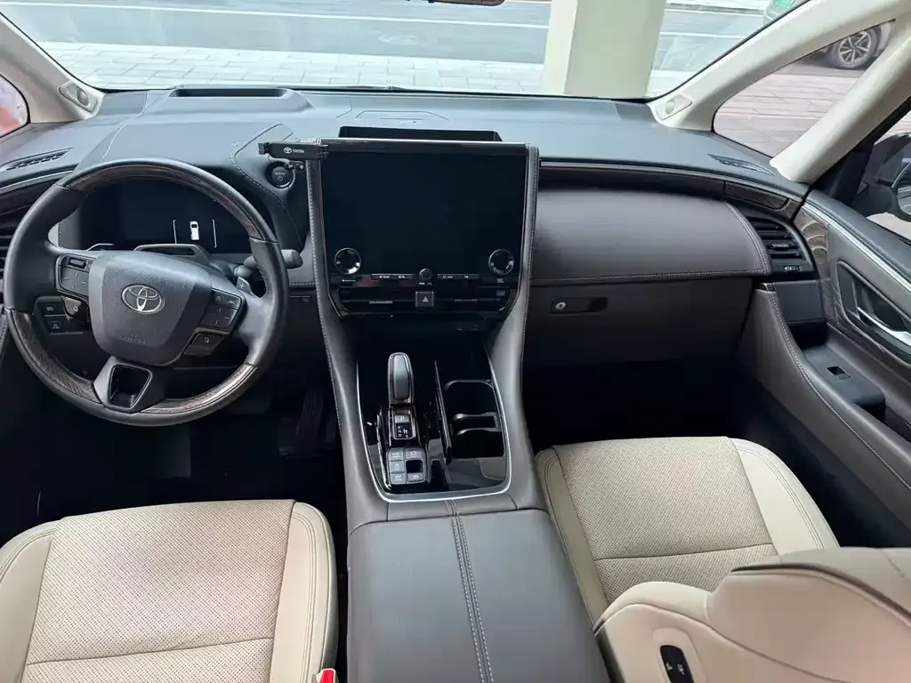 Toyota Alphard — фото 6