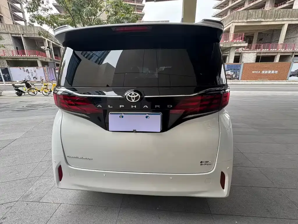 Toyota Alphard — фото 7
