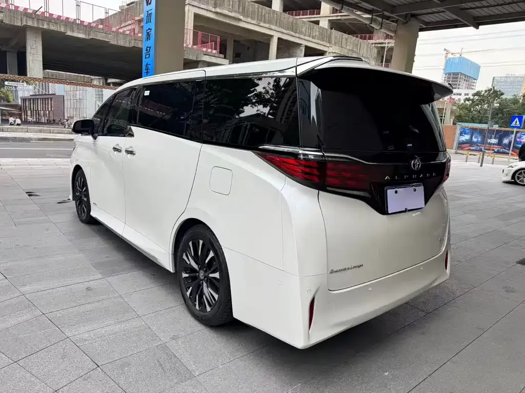 Toyota Alphard — фото 8