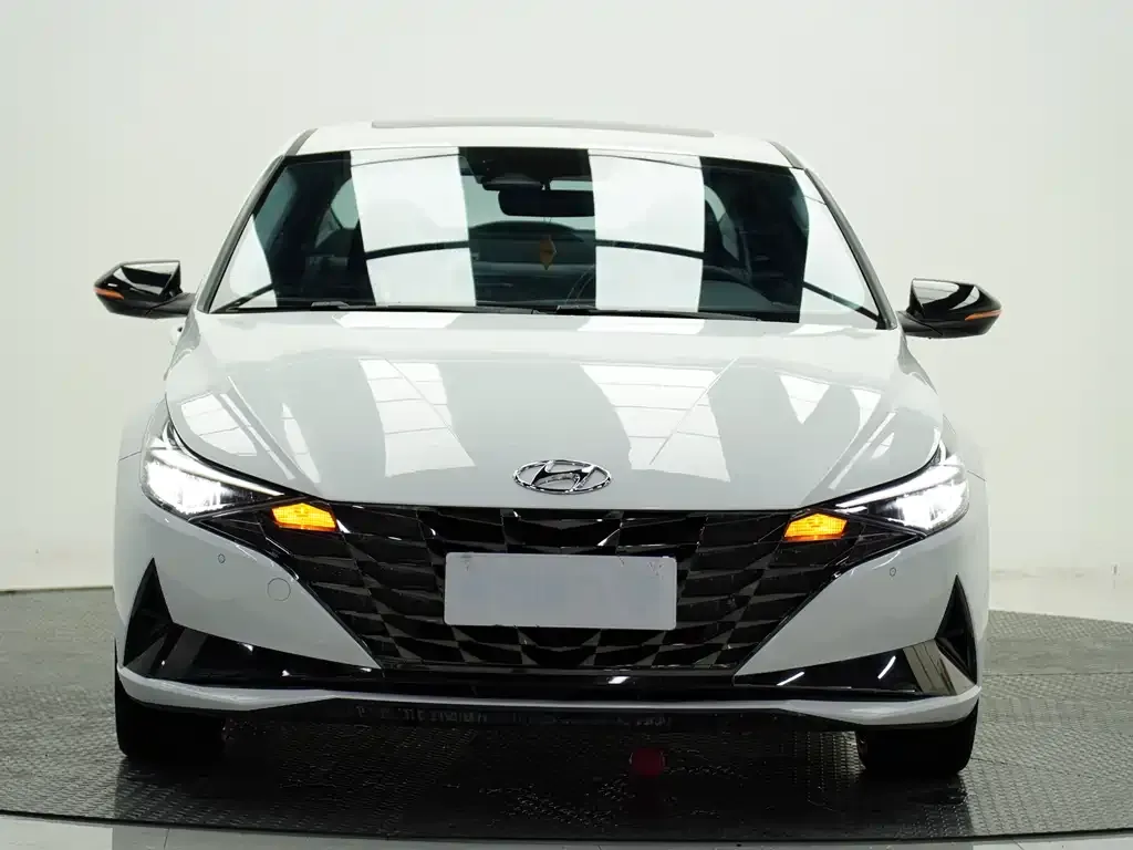 Hyundai Elantra — фото 2