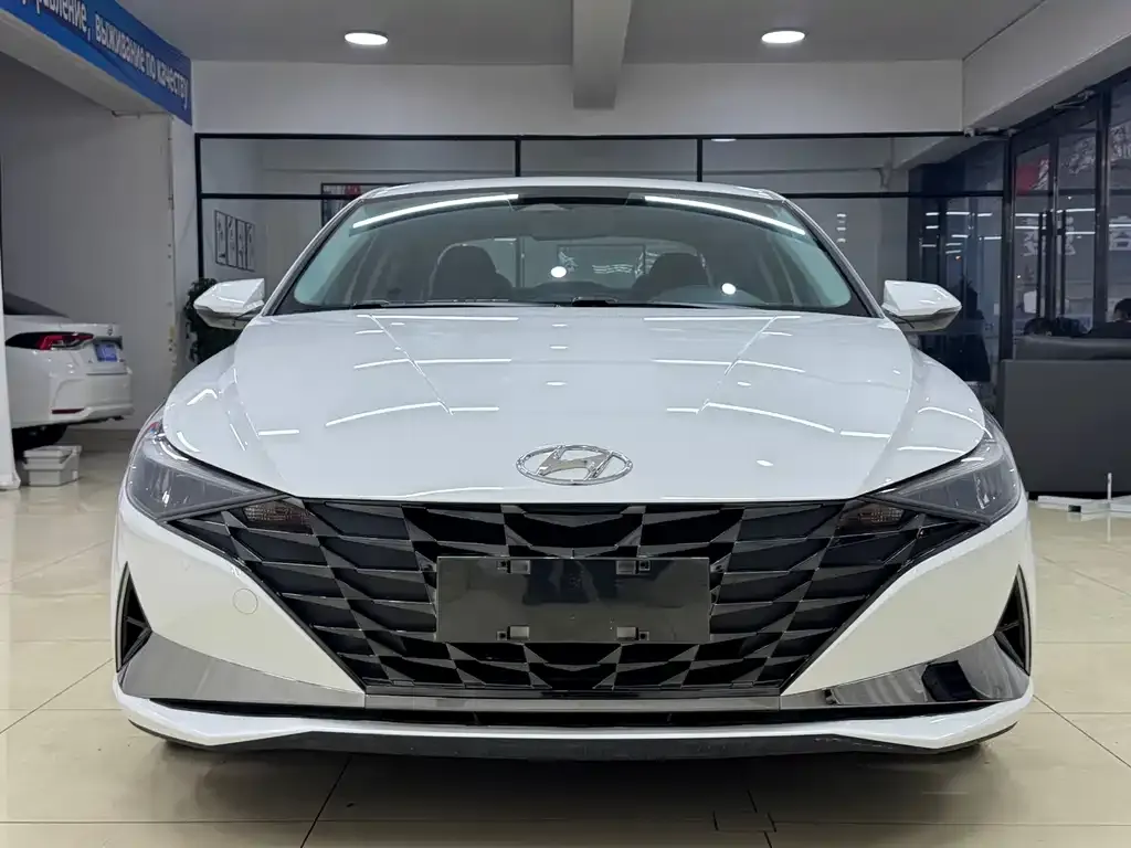 Hyundai Elantra — фото 2