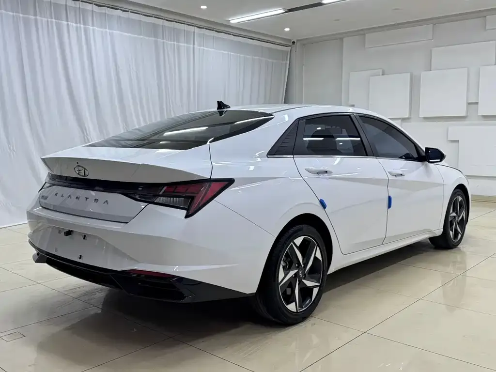 Hyundai Elantra — фото 6