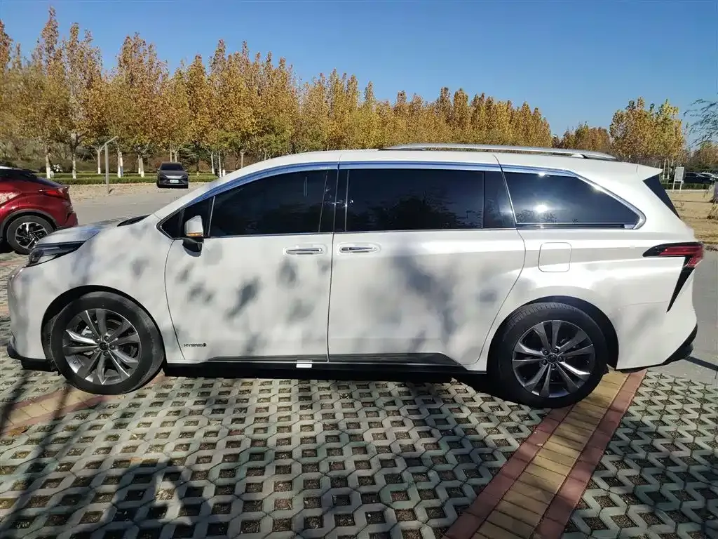 Toyota Sienna — фото 5