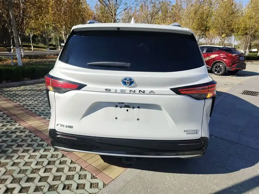 Toyota Sienna — фото 6