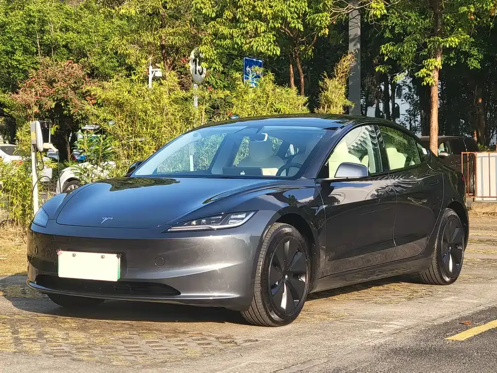 Tesla Model 3 — фото 1