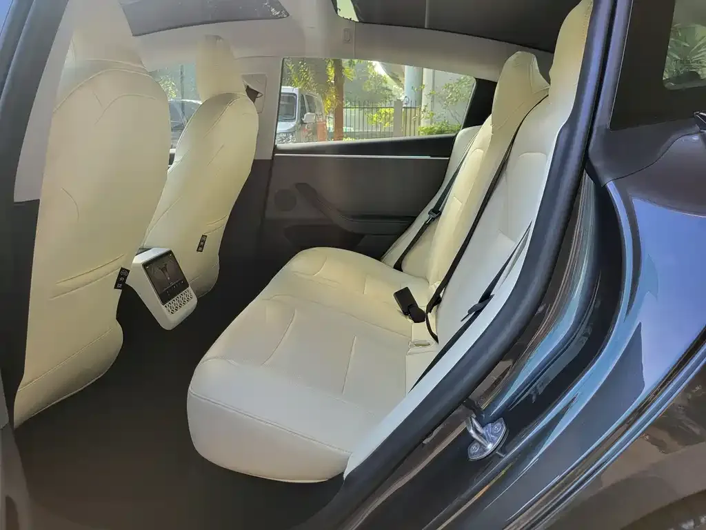 Tesla Model 3 — фото 10