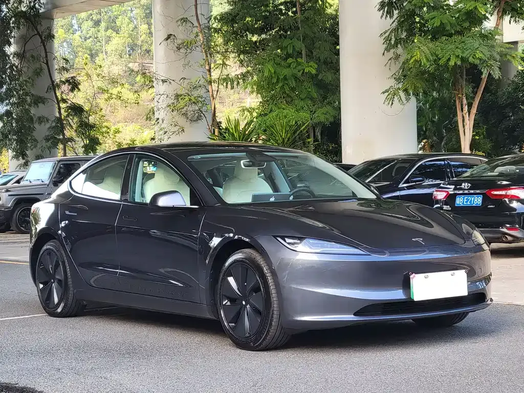 Tesla Model 3 — фото 3