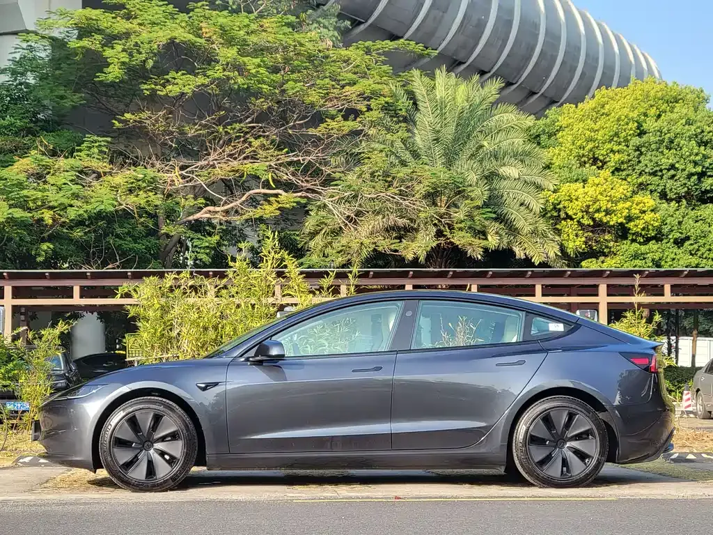Tesla Model 3 — фото 7