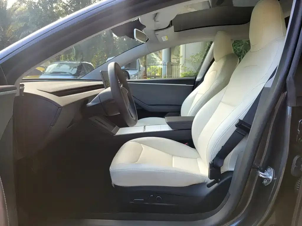 Tesla Model 3 — фото 9