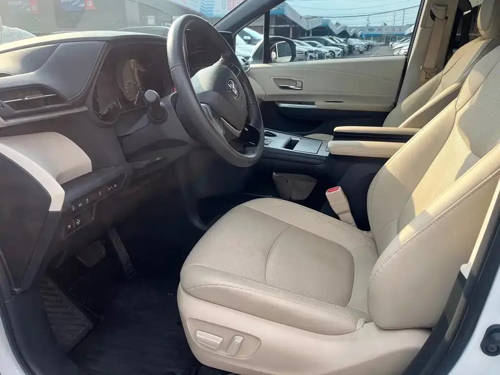 Toyota Granvia 2024 из CN, фото 4