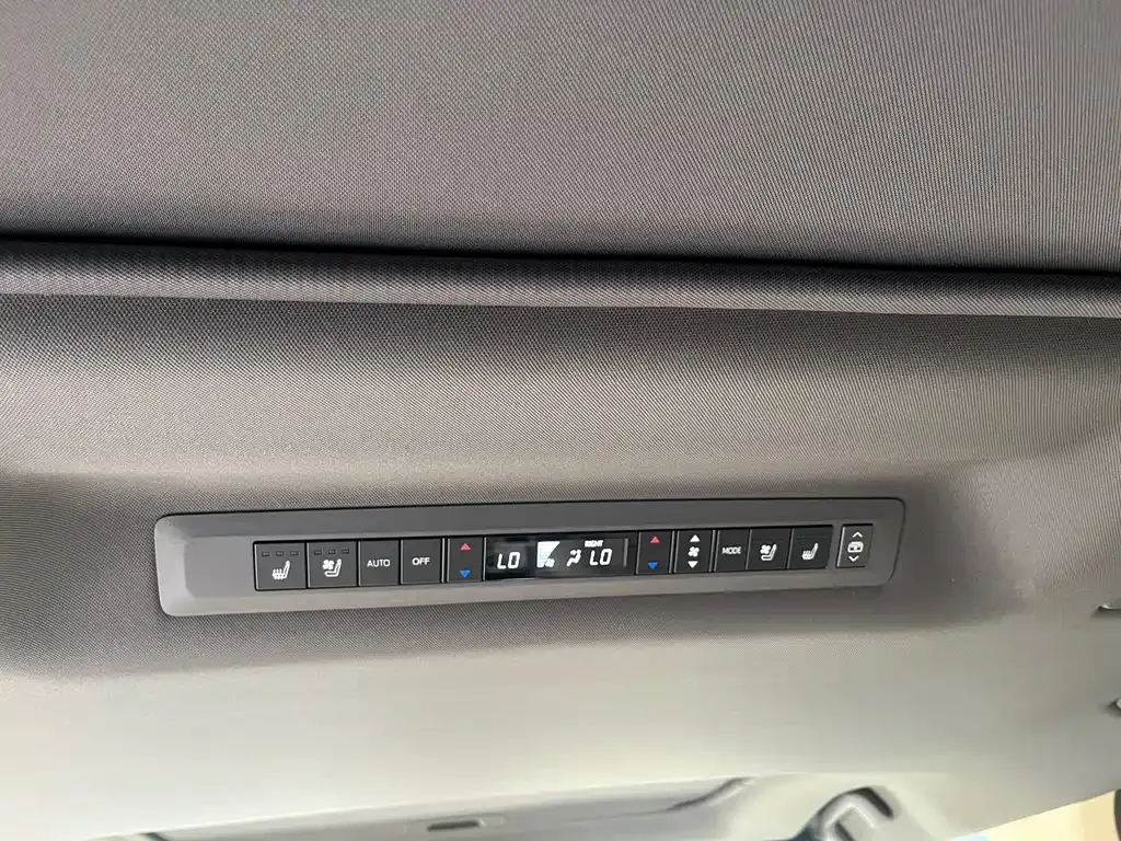 Toyota Granvia 2024 из CN, фото 8