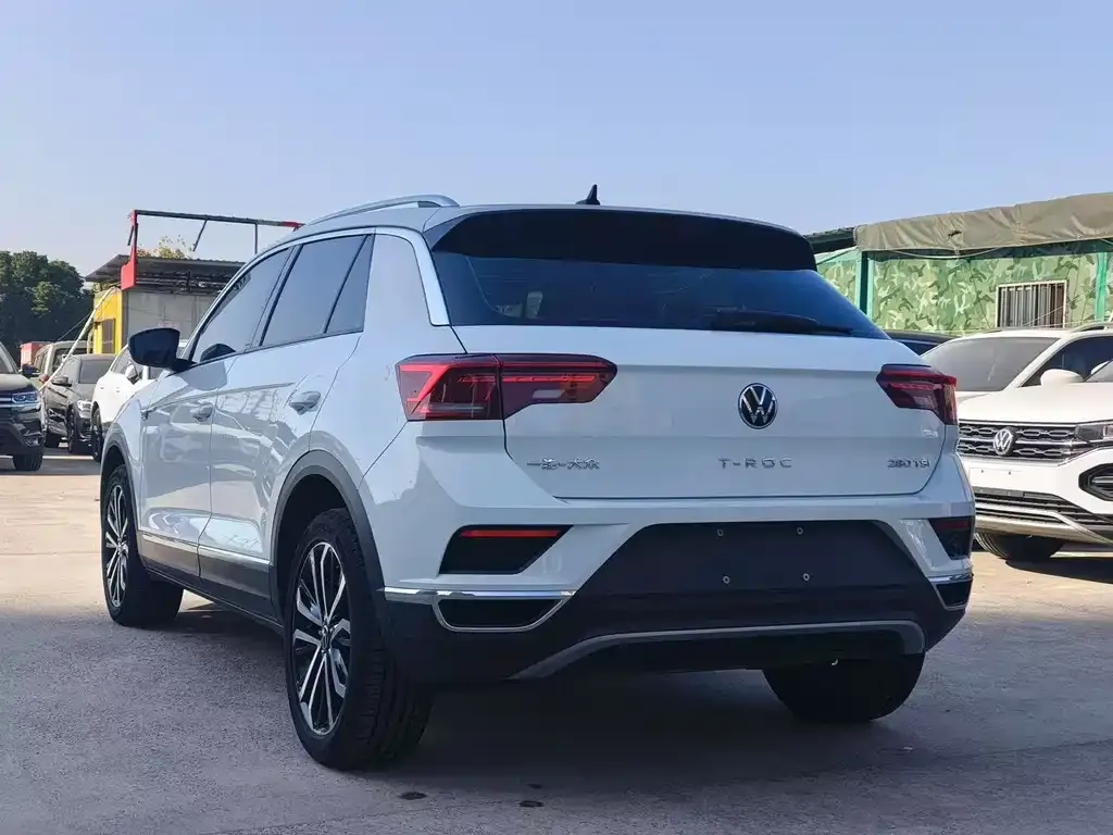 Volkswagen T-Roc — фото 7