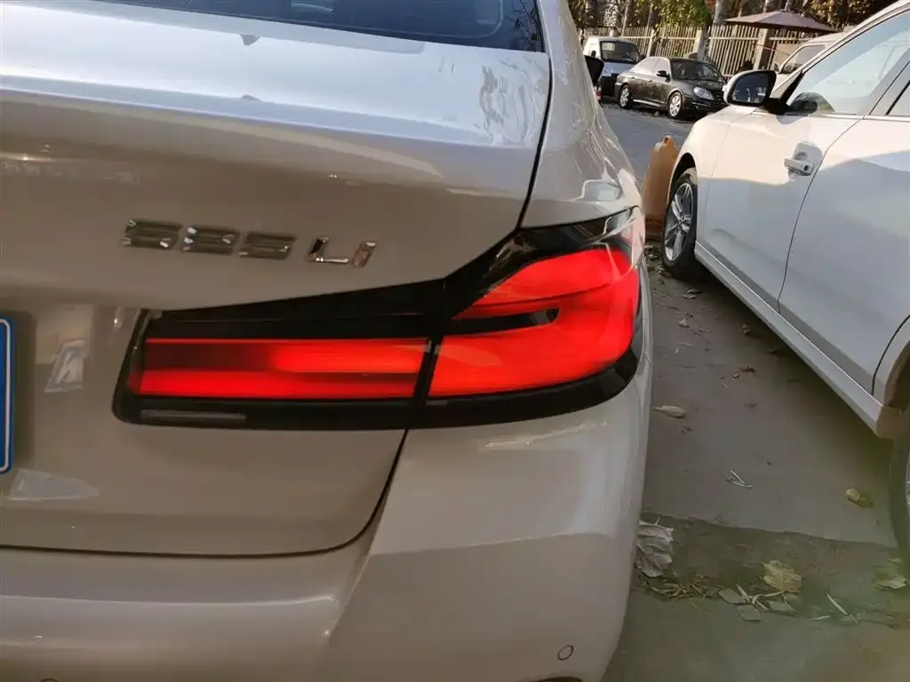 BMW 5 Series 2023 из CN, фото 8