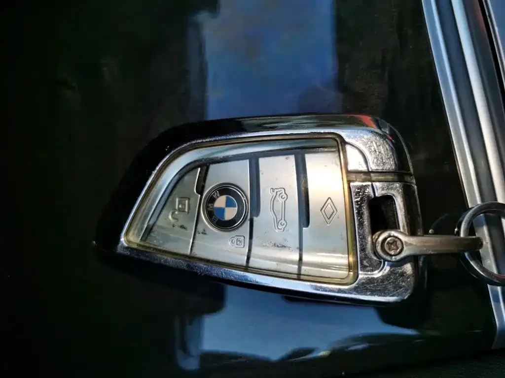 BMW 5 Series 2023 из CN, фото 9