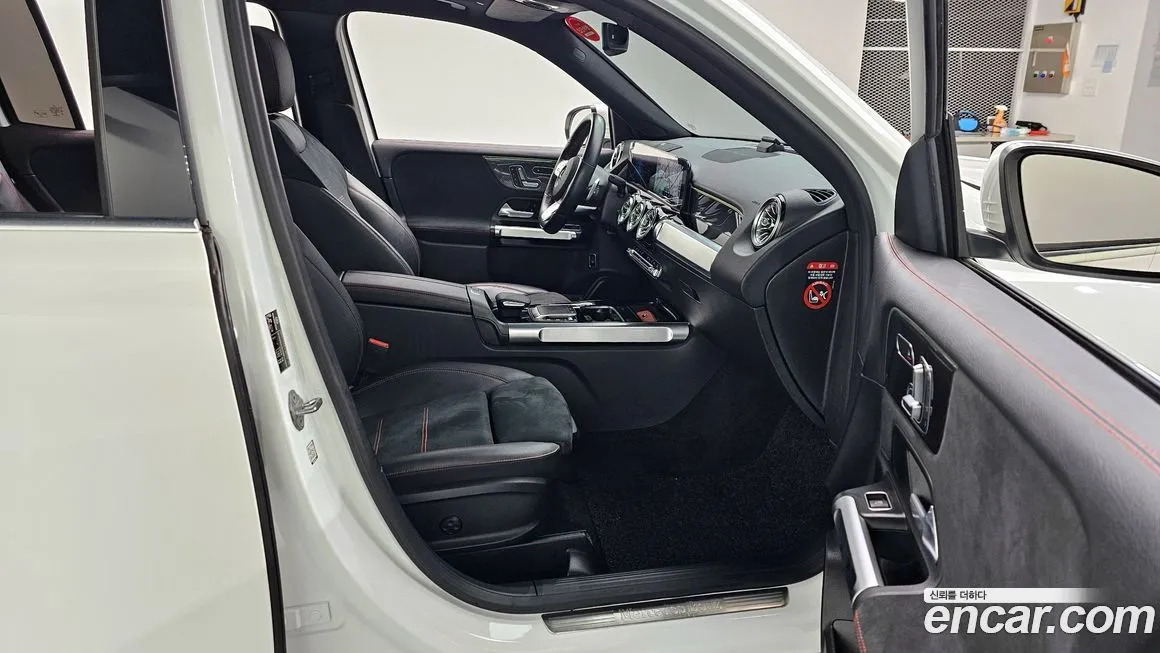 Mercedes-Benz GLB-Class — фото 10