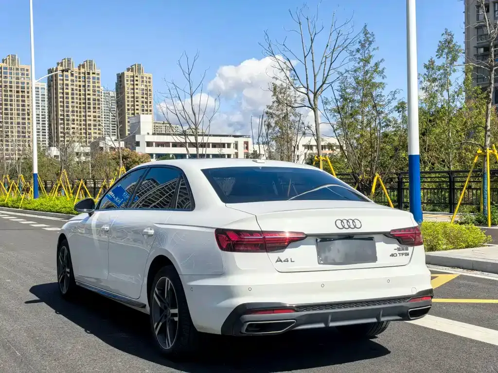Audi A4L 2023 из CN, фото 9