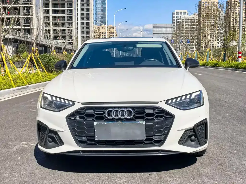 Audi A4L 2023 из CN, фото 2