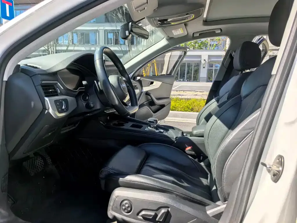 Audi A4L 2023 из CN, фото 4