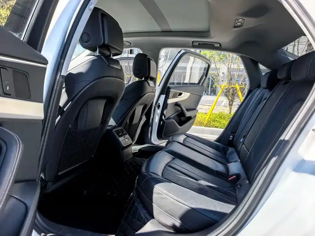 Audi A4L 2023 из CN, фото 5
