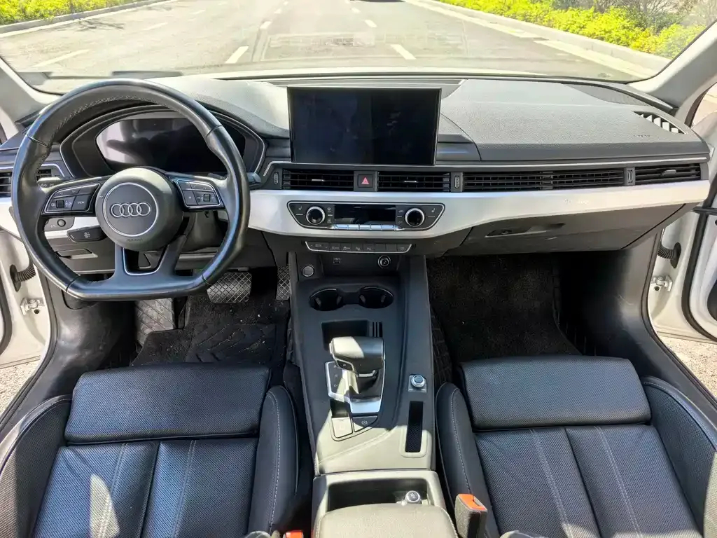 Audi A4L 2023 из CN, фото 10