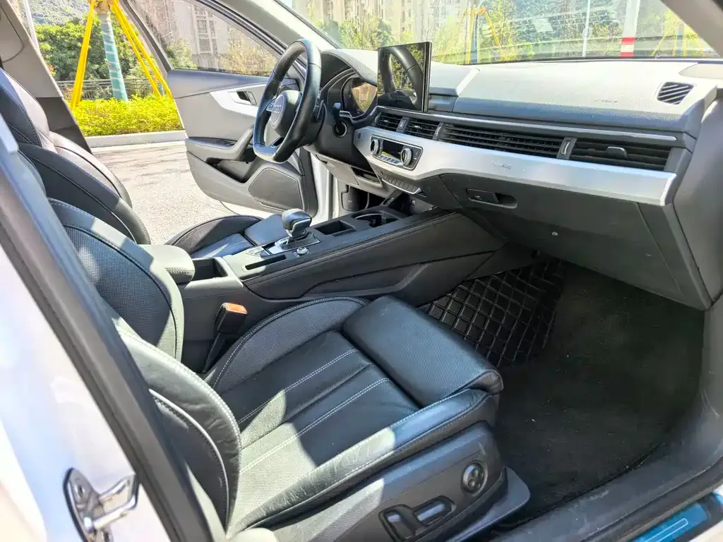 Audi A4L 2023 из CN, фото 6
