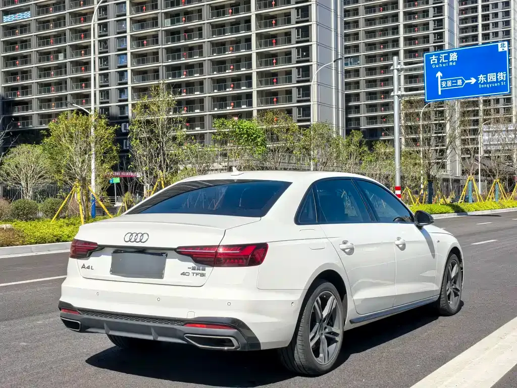 Audi A4L 2023 из CN, фото 8