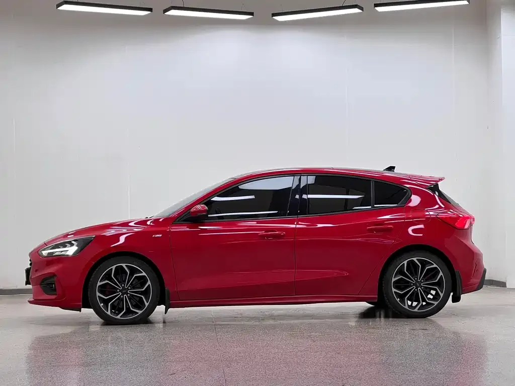 Ford Focus 2021 из CN, фото 4