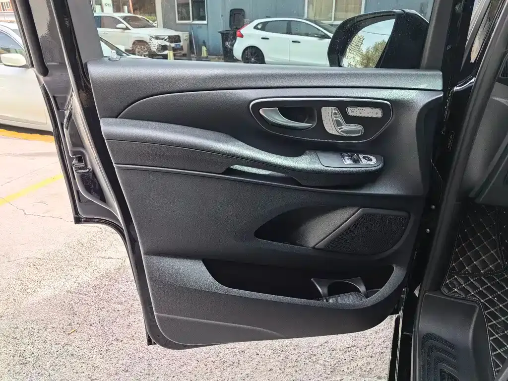 Mercedes-Benz V-Class 2022 из CN, фото 9