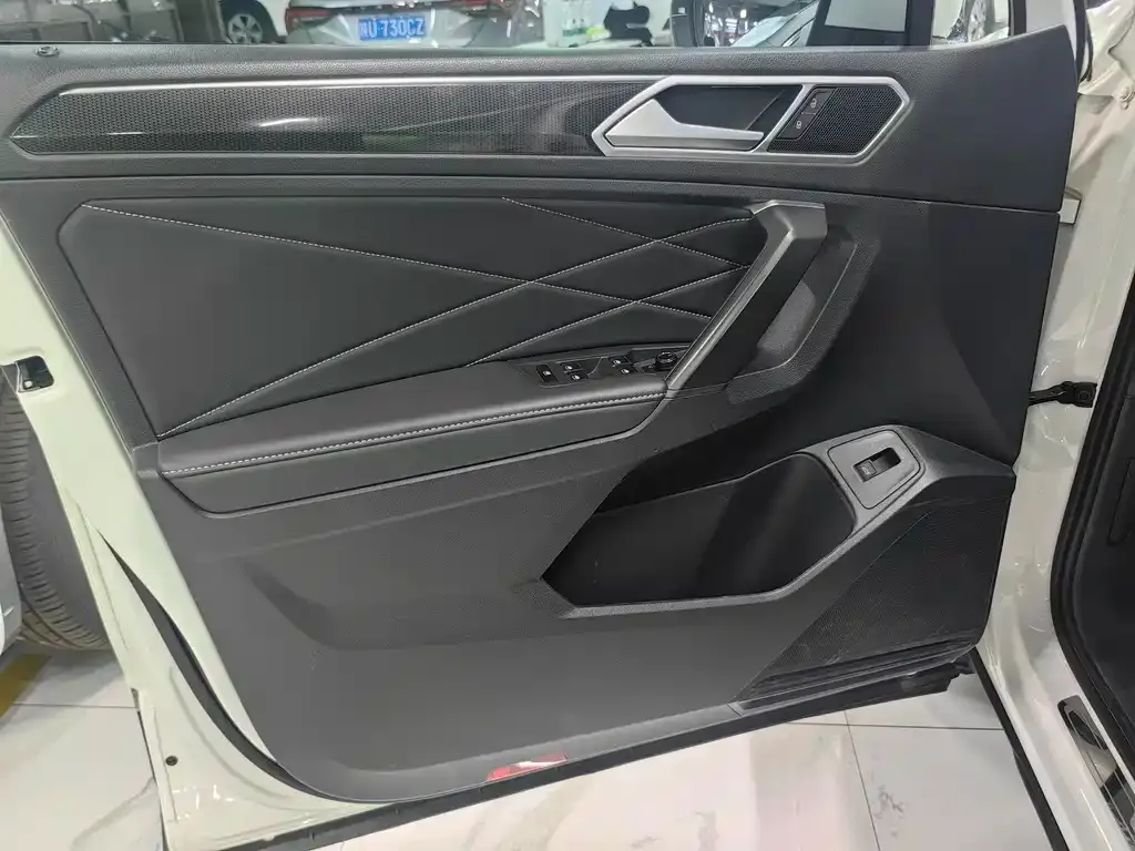 Volkswagen Tiguan L 2022 из CN, фото 6