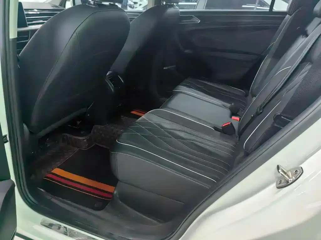 Volkswagen Tiguan L 2022 из CN, фото 7