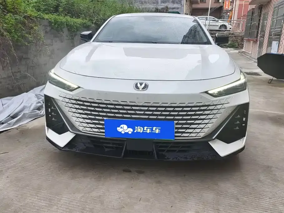 Changan UNI-V iDD — фото 2