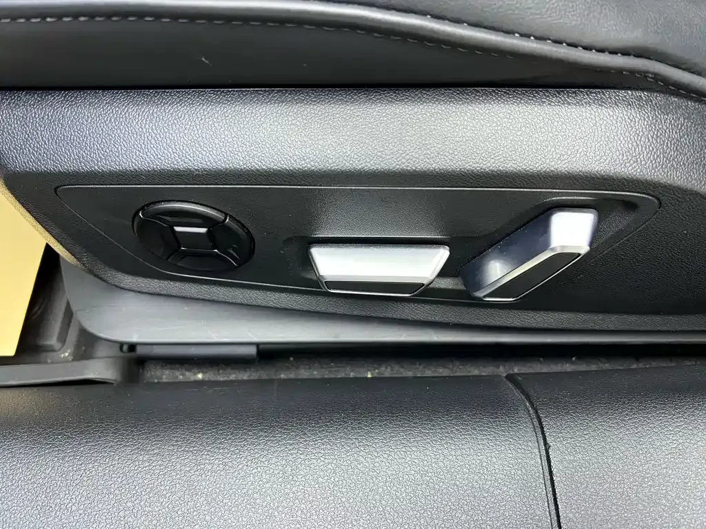 Audi A6L 2023 из CN, фото 8