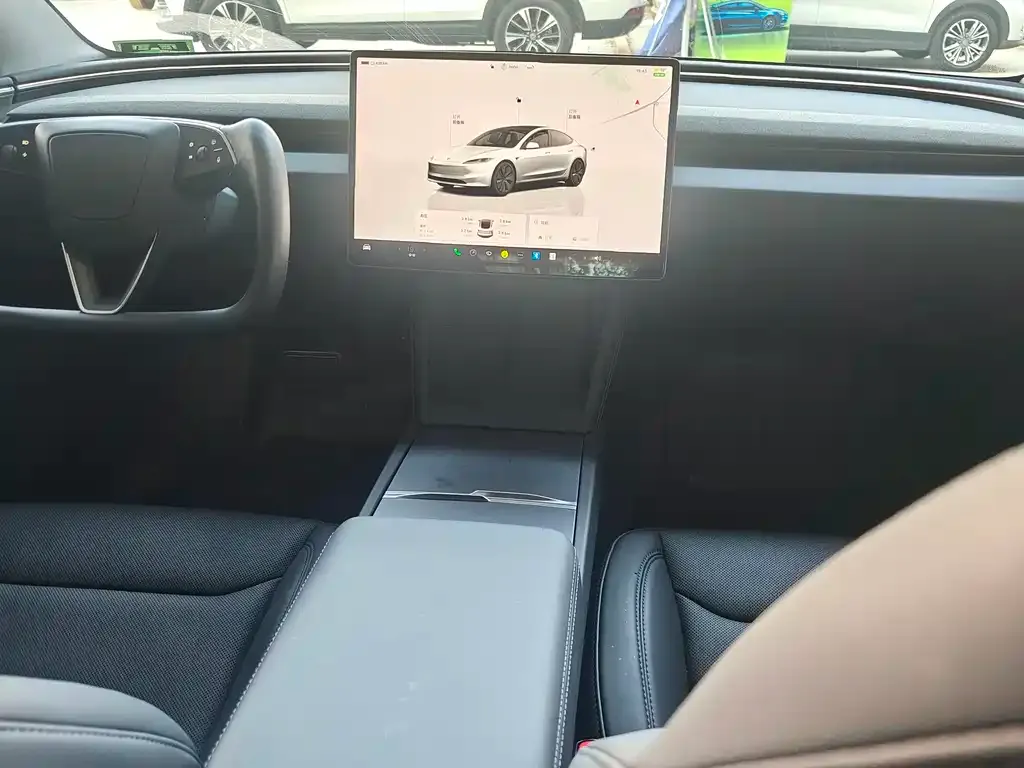 Tesla Model 3 — фото 5
