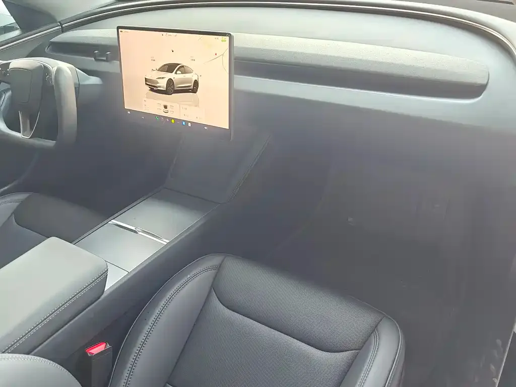 Tesla Model 3 — фото 7