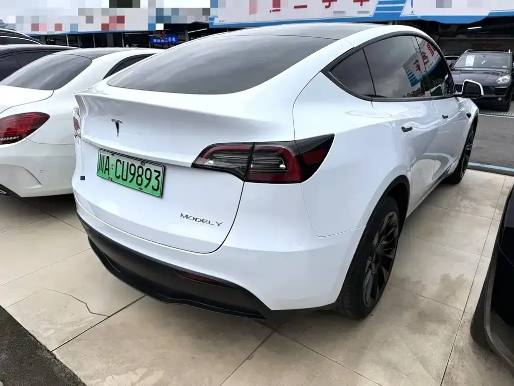 Tesla Model Y — фото 8