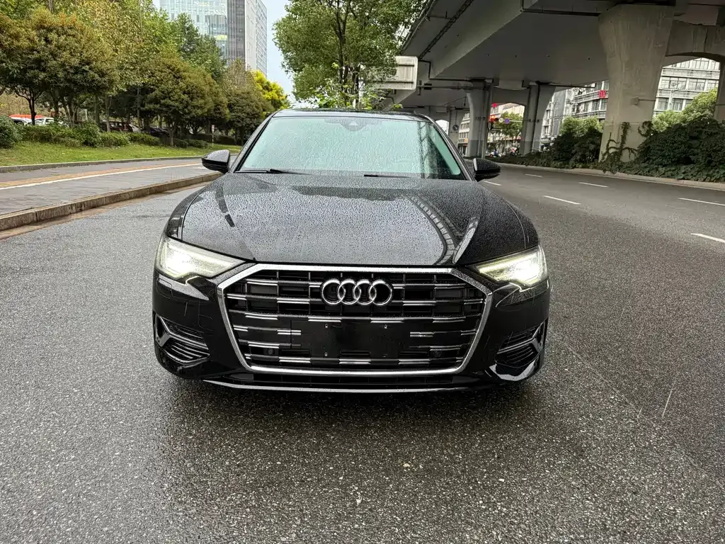 Audi A6L — фото 1
