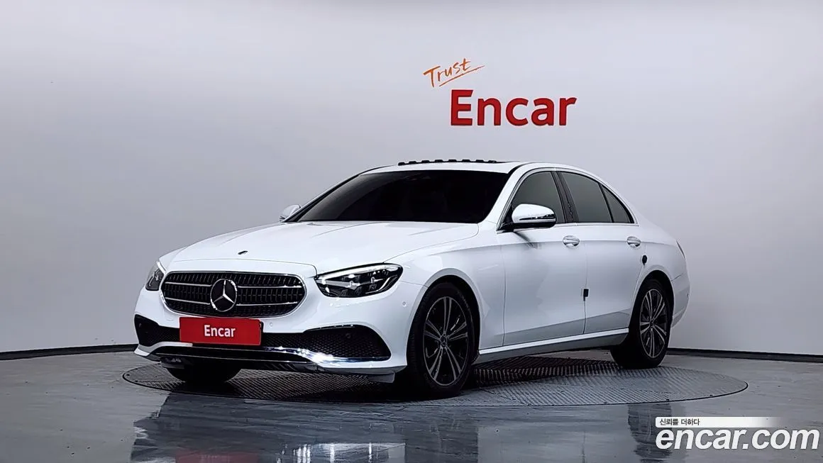 Mercedes-Benz E-Class — фото 1