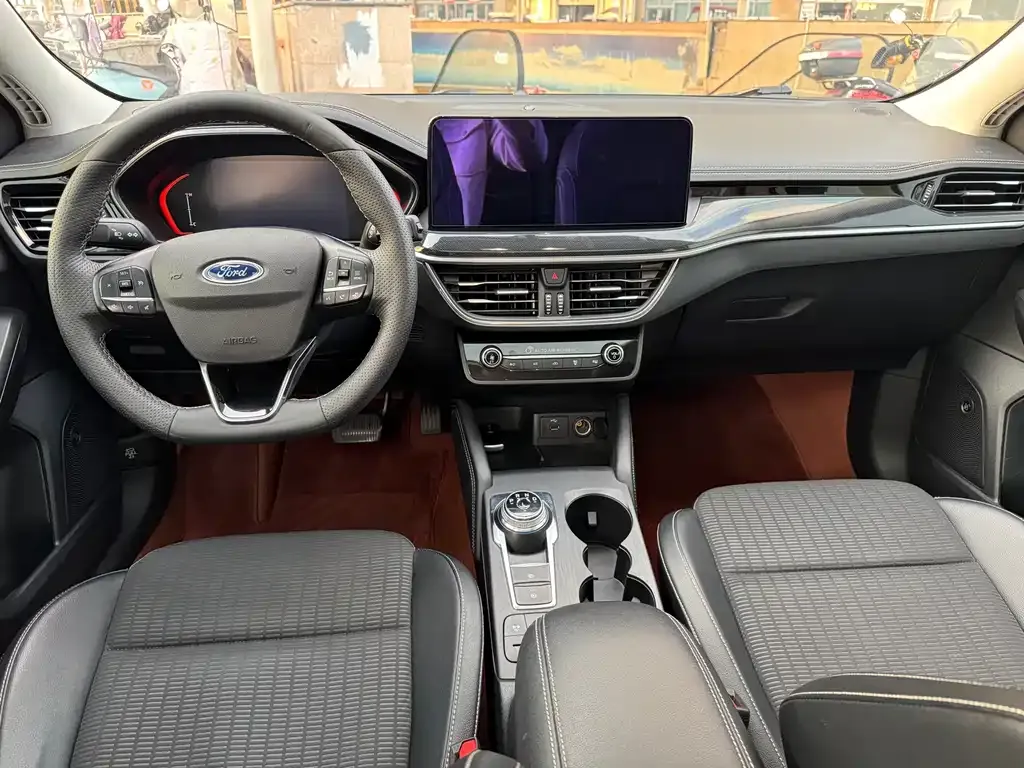 Ford Focus 2021 из CN, фото 10