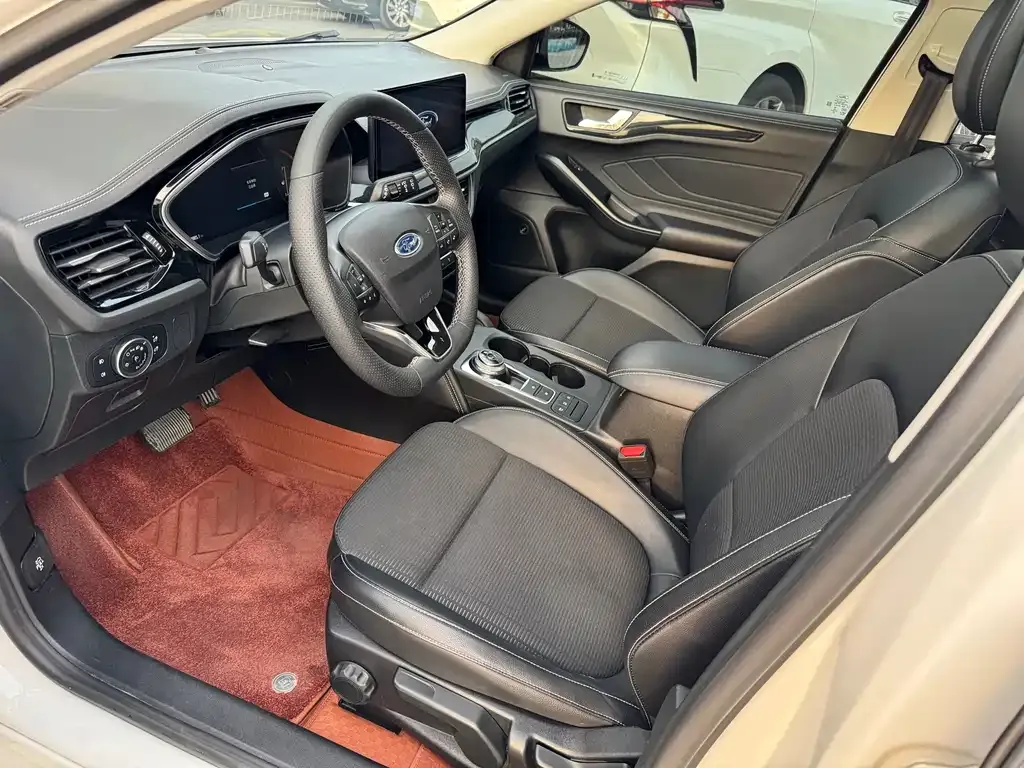 Ford Focus 2021 из CN, фото 7