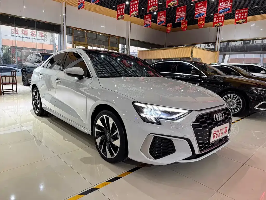 Audi A3 2023 из CN, фото 1