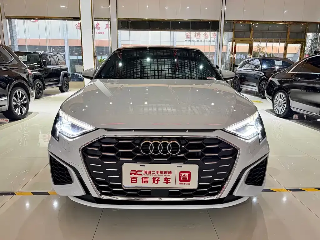 Audi A3 2023 из CN, фото 2