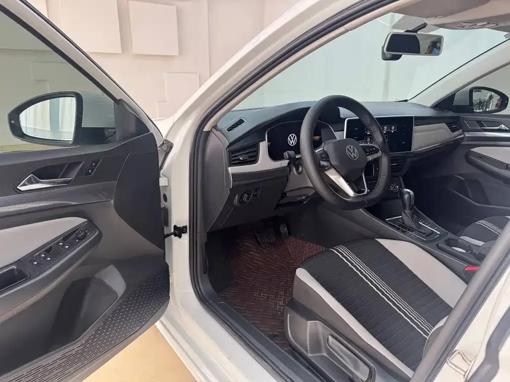 Volkswagen Bora 2023 из CN, фото 7