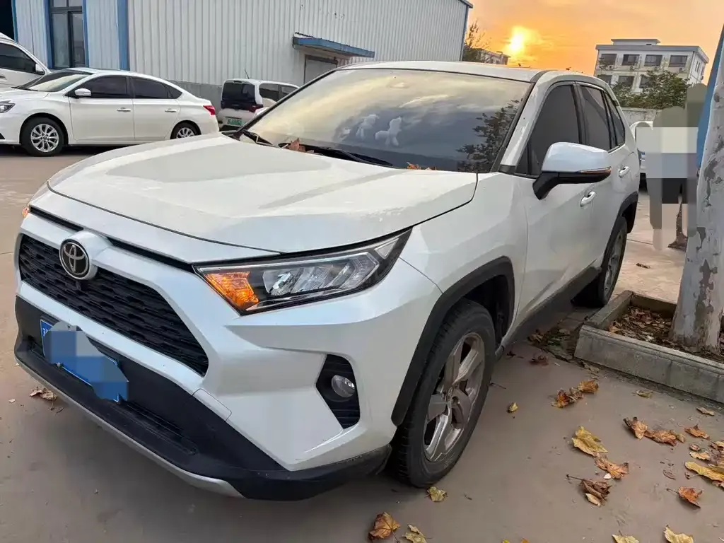Toyota RAV4 2022 из CN, фото 1
