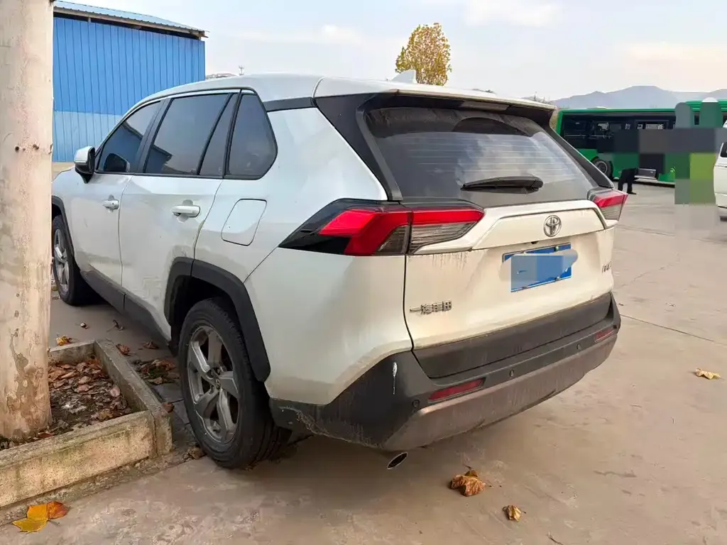 Toyota RAV4 2022 из CN, фото 2