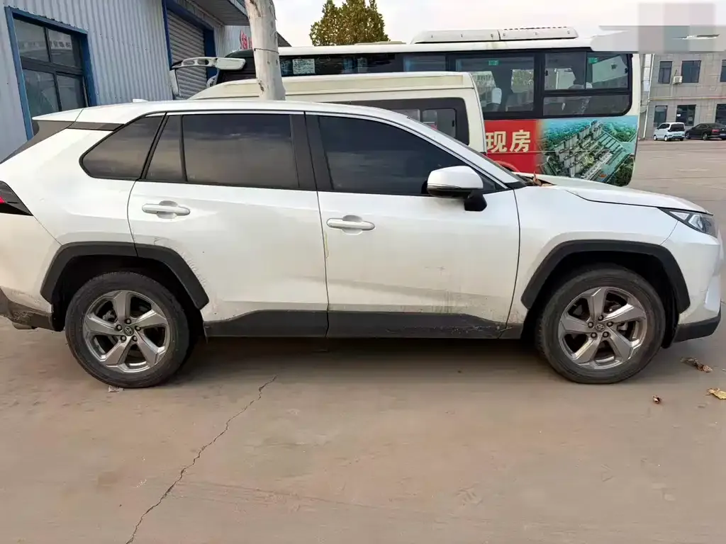 Toyota RAV4 2022 из CN, фото 4