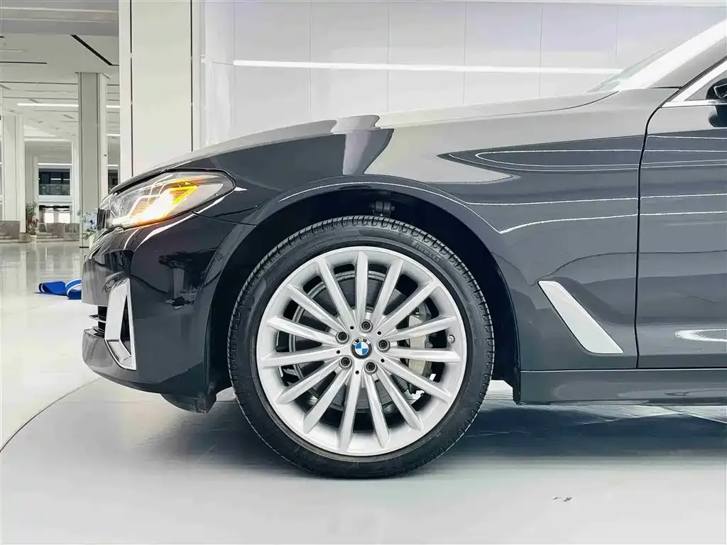 BMW 5 Series — фото 10