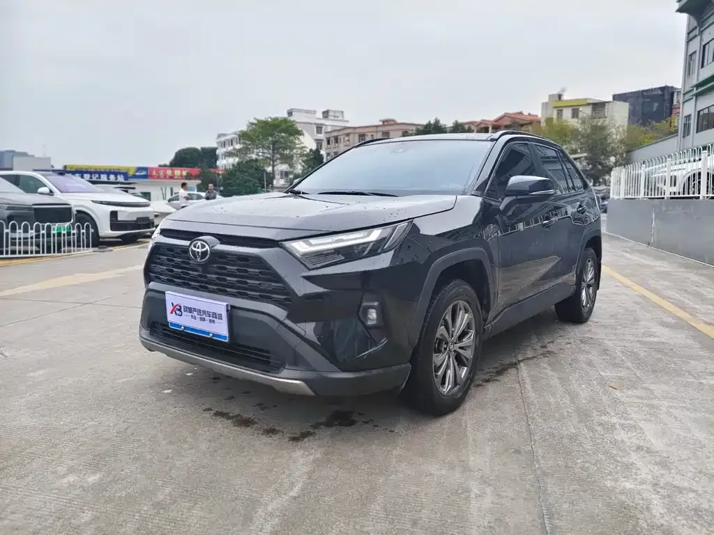 Toyota RAV4 2023 из CN, фото 1