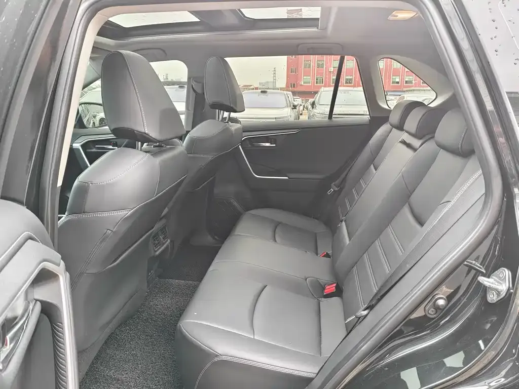 Toyota RAV4 2023 из CN, фото 10