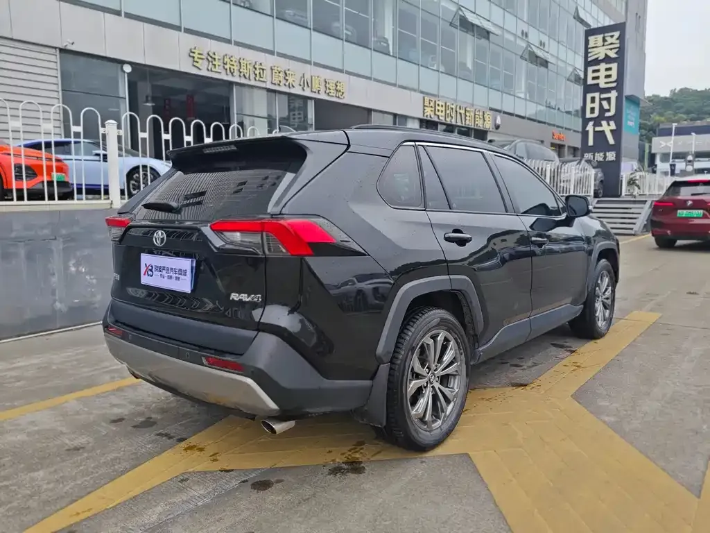 Toyota RAV4 2023 из CN, фото 5