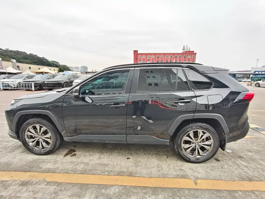 Toyota RAV4 2023 из CN, фото 8